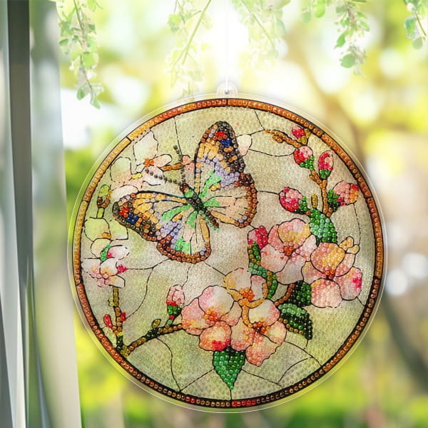 Diamond-Painting-Fensterbild, Glaskunst-Optik, Schmetterling mit Blüten 2, Ø 19,5cm