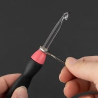 Häkelnadel mit LED-Beleuchtung, 2 Helligkeitsstufen, 11 austauschbare Häkel-Köpfe